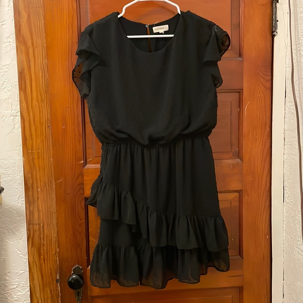Super cute black dress!!